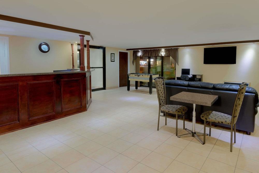 Quality Inn Chatham-Kent Exterior photo