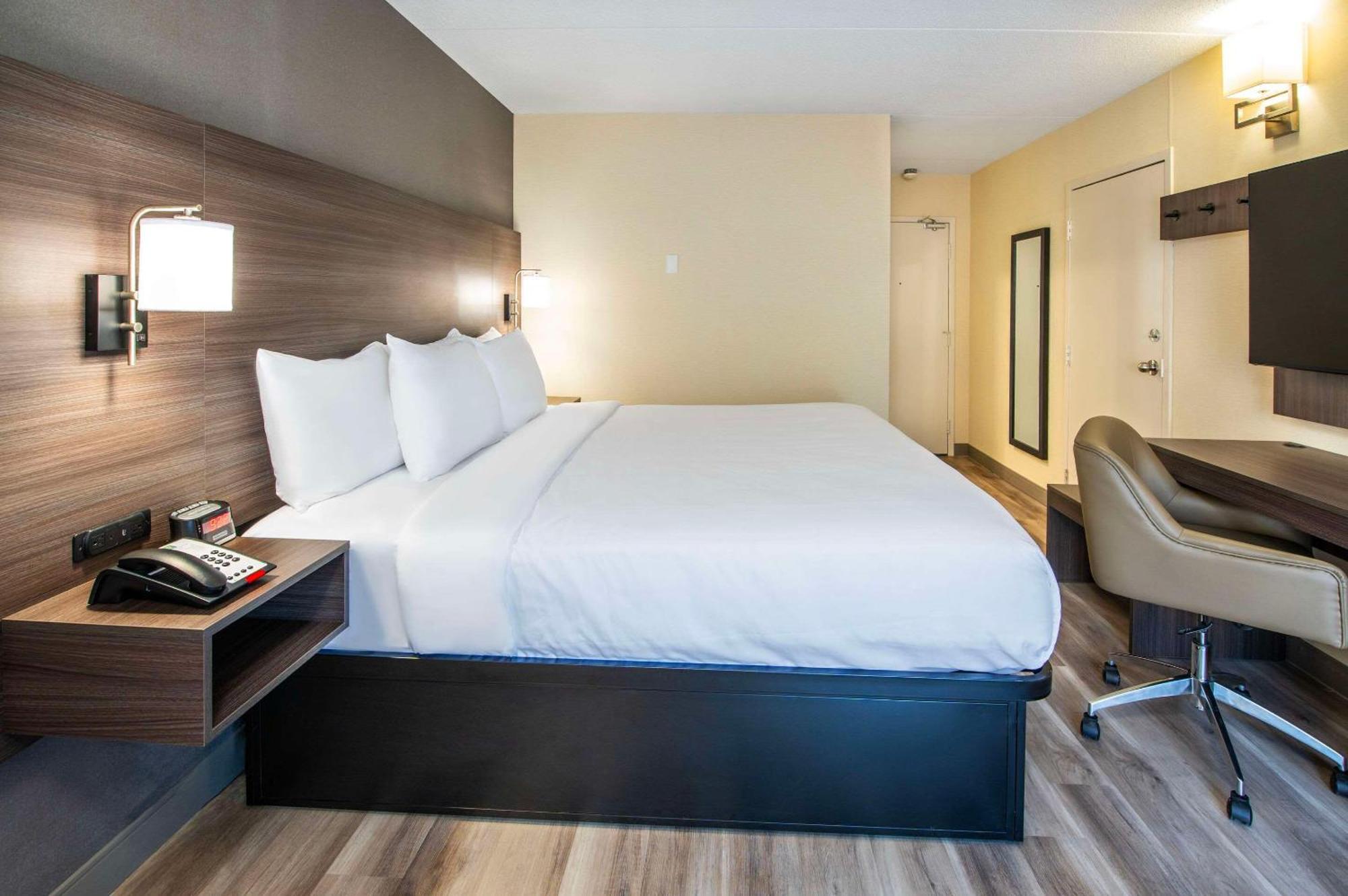 Quality Inn Chatham-Kent Exterior photo