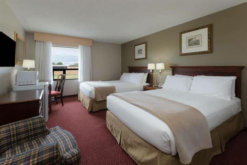 Quality Inn Chatham-Kent Exterior photo
